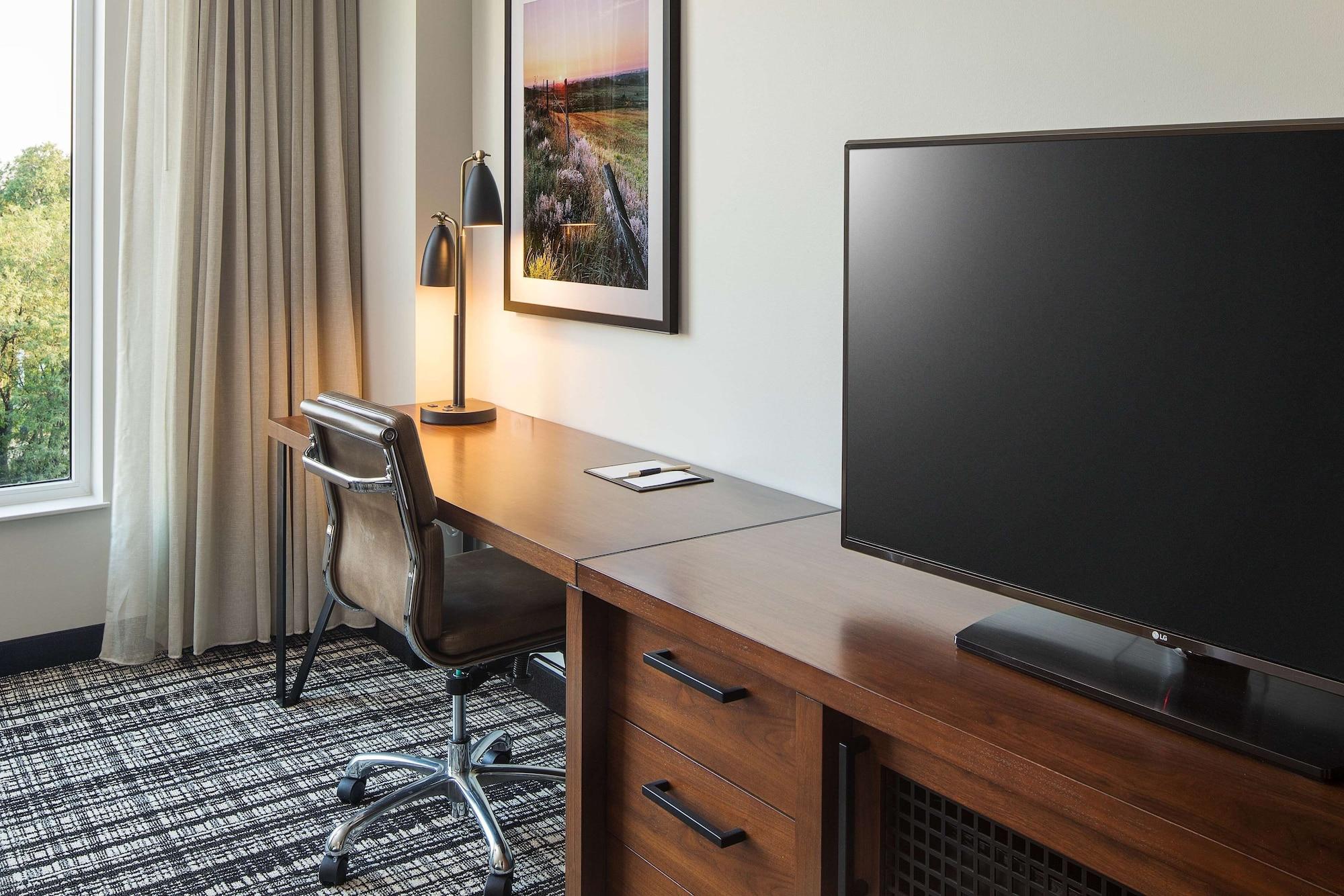 Doubletree By Hilton At Lincoln Park Hotel