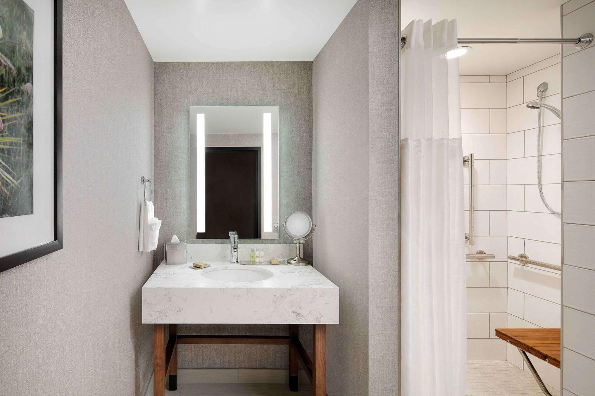 Hotel Doubletree By Hilton At Lincoln Park 4*