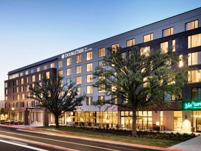 Doubletree By Hilton At Lincoln Park Hotel